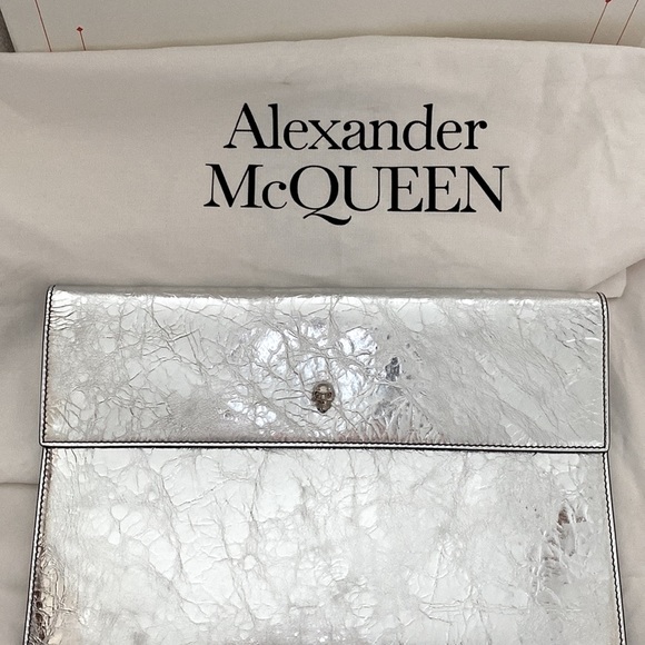 Alexander McQueen Handbags - ALEXANDER MCQUEEN AUTHENTIC SILVER LEATHER ENVELOPE CLUTCH!